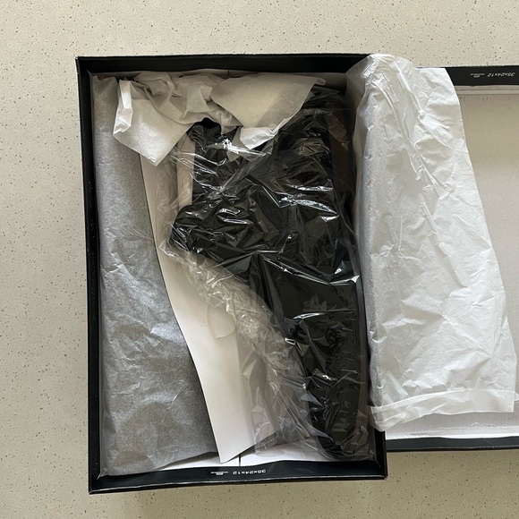 Chelsea Boots - Picture 11 of 12